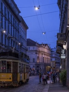 Catenary lighting: the suspense is thrilling us! (image via AT).